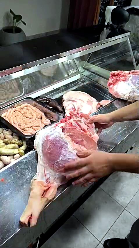Pierna de cerdo lista para despacho