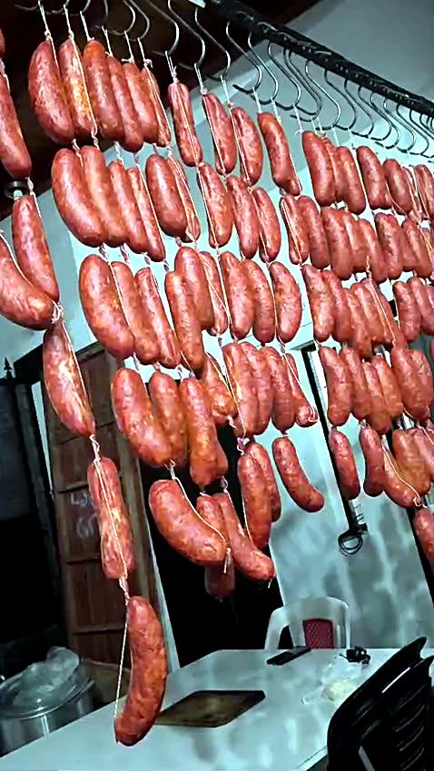 Chorizo colorado casero curado